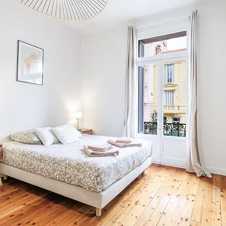 Elegant And Spacious 2 Bedroom In Center *