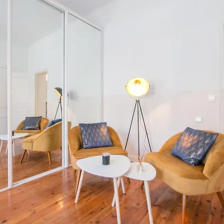 Elegant And Spacious 2 Bedroom In Menton Center Апартаменти