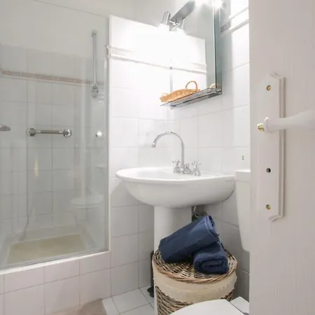 Апартаменти Elegant And Spacious 2 Bedroom In Menton Center Мантон