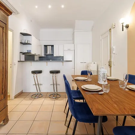 아파트 Elegant And Spacious 2 Bedroom In Center *