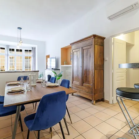 Elegant And Spacious 2 Bedroom In Center アパート *