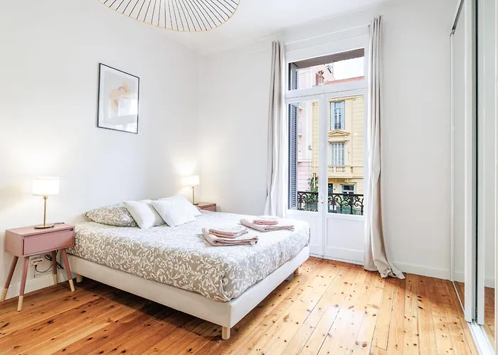 Elegant And Spacious 2 Bedroom In Center *