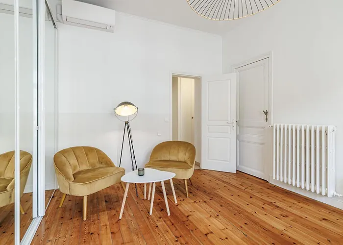 Elegant And Spacious 2 Bedroom In Center Apartament