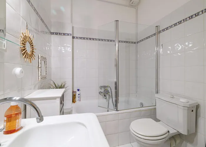 Elegant And Spacious 2 Bedroom In Center Menton