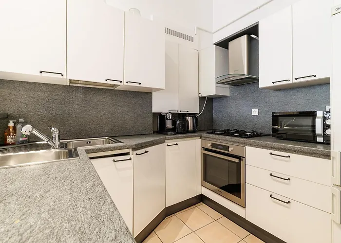 Lägenhet Elegant And Spacious 2 Bedroom In Center