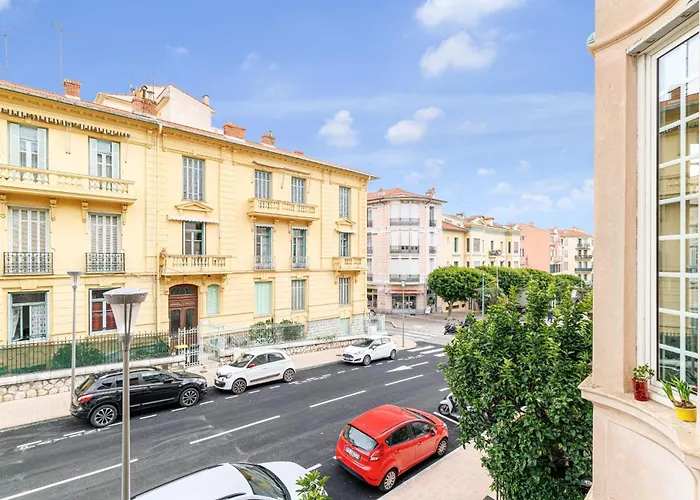 דירה Elegant And Spacious 2 Bedroom In Center *