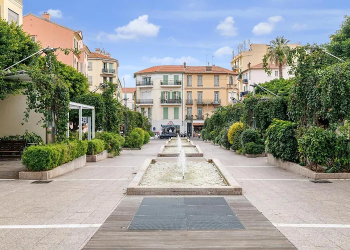 Elegant And Spacious 2 Bedroom In Center *